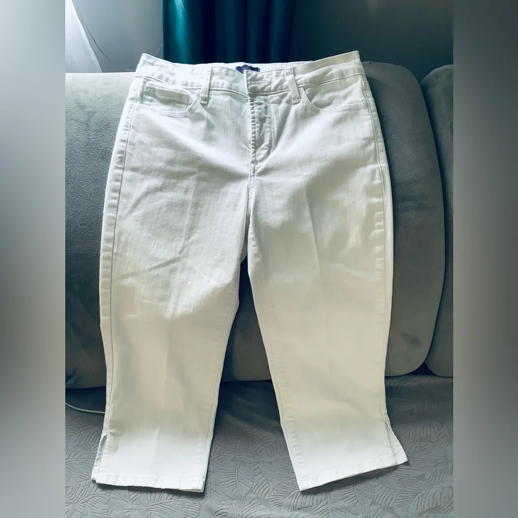 Comfy flattering NYDJ crop jeans 🌸🌸 - Image 3