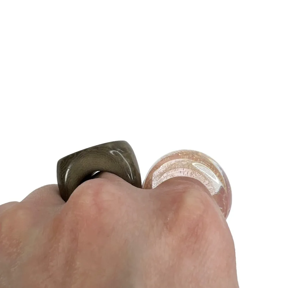 Lot of 5 Fashion Rings: Wired Wrapped, Wood & Glass - Image 9