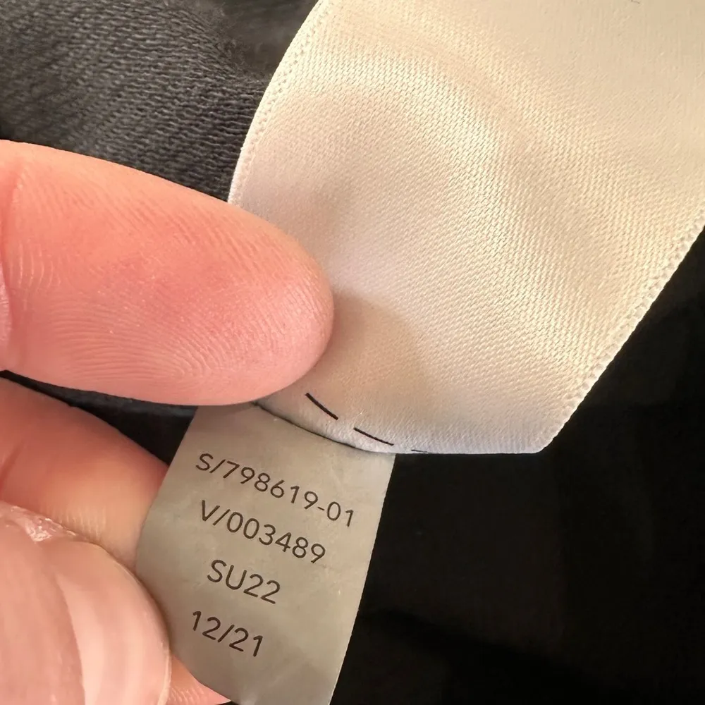 Athleta Farallon Midi short black size small - Image 8