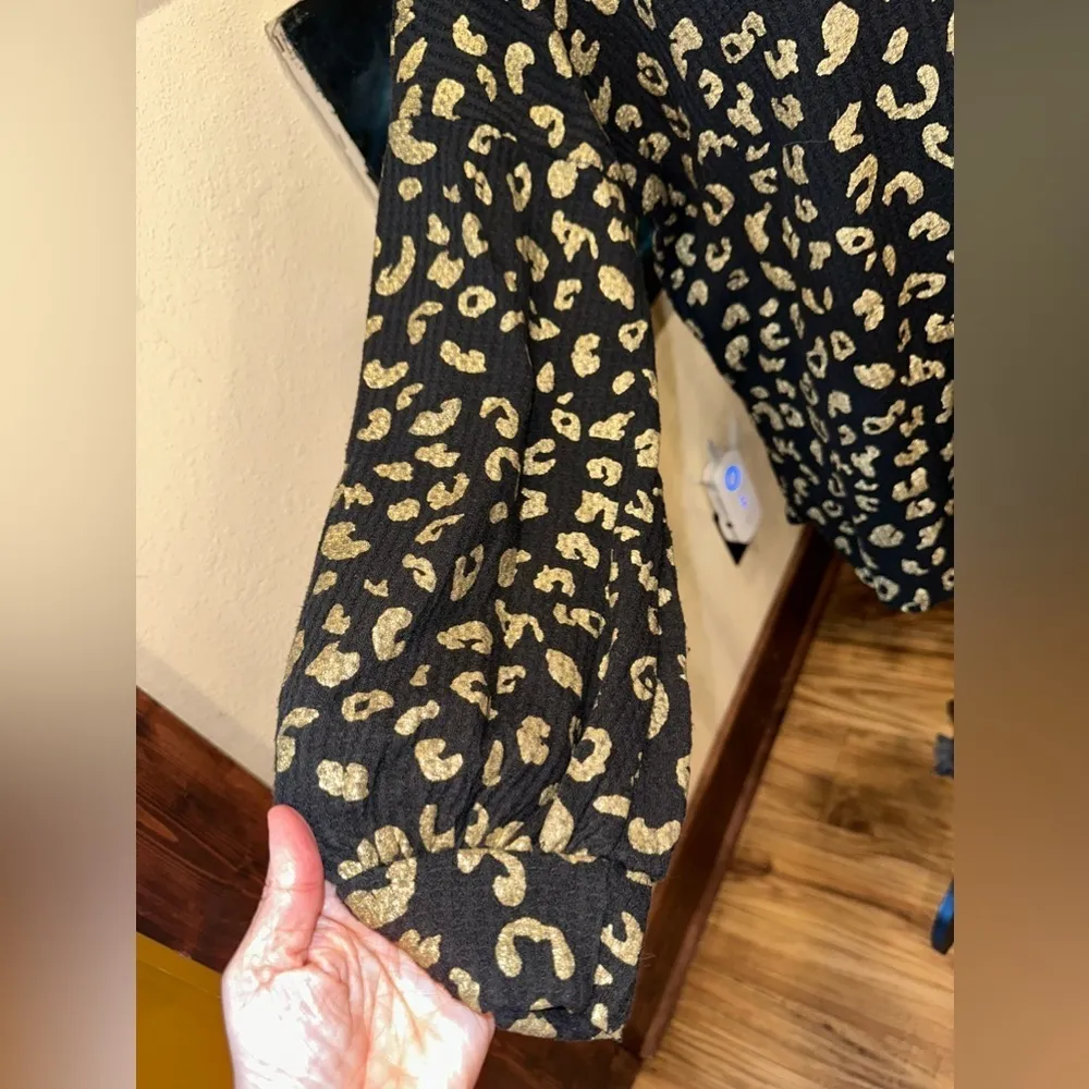 EUC Bibi black and GOLD animal print with ballon long sleeve SZ M Size M - Image 4