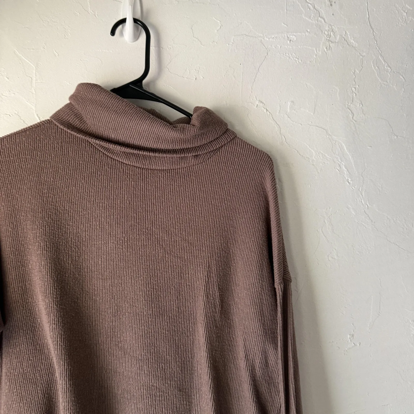 Gaze Sweater Y2k Small Brown Ribbed Knit Turtleneck Long Sleeve Cropped Top Brown - Image 2