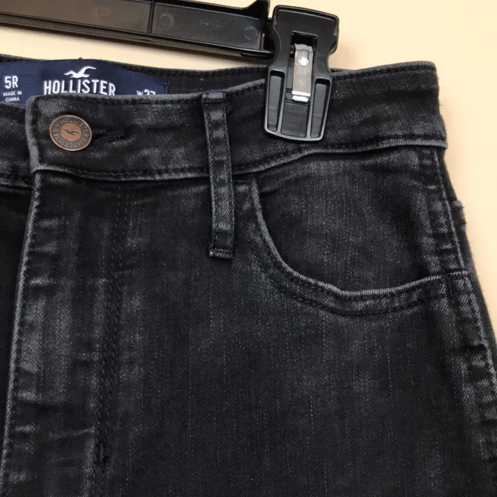 Hollister Women’s Black Denim Ultra High-Rise Mom Jean - Image 5