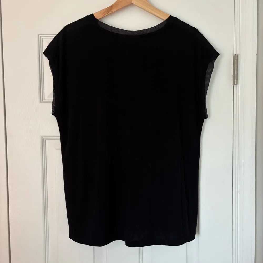 Tahari  Black Short Sleeve Mesh Neck Basic Staple Black Tee Cotton Stretch L - Image 4