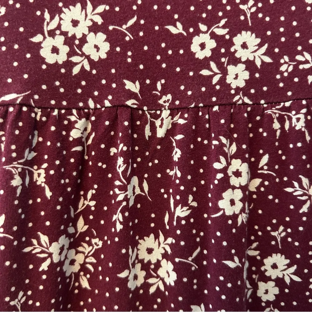Old Navy sleeveless burgundy and white floral and polka dot dress size small - Image 10