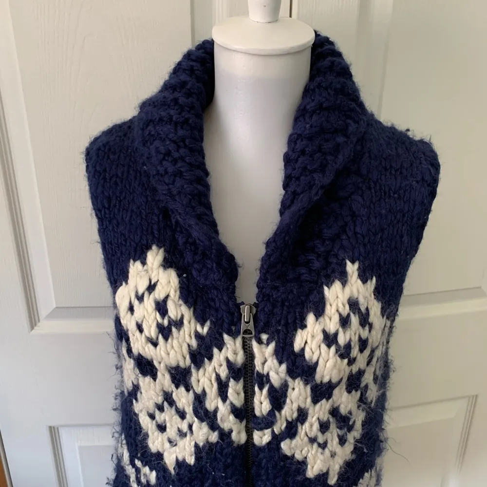 American Eagle size m medium wool sweater vest top - Image 3