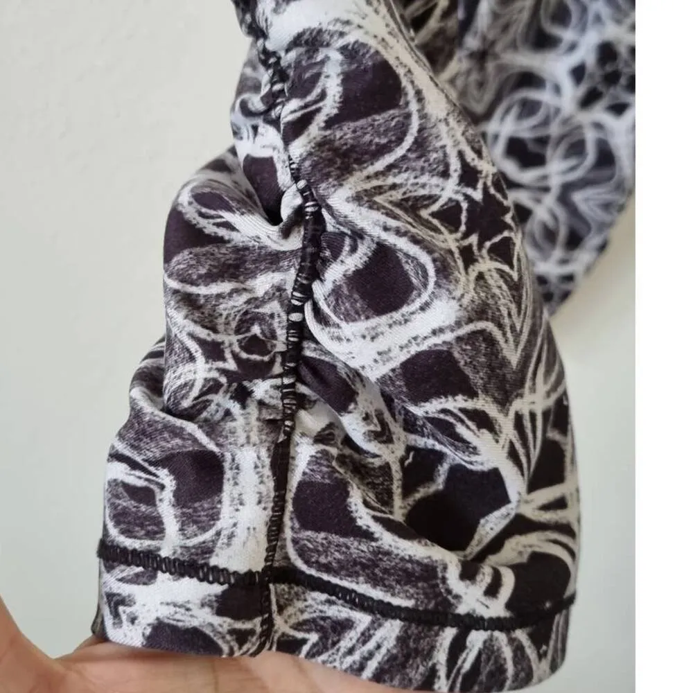 Calia by Carrie Underwood Essential Geo Printed Tight Fit Capri Leggings Black Size M - Image 6