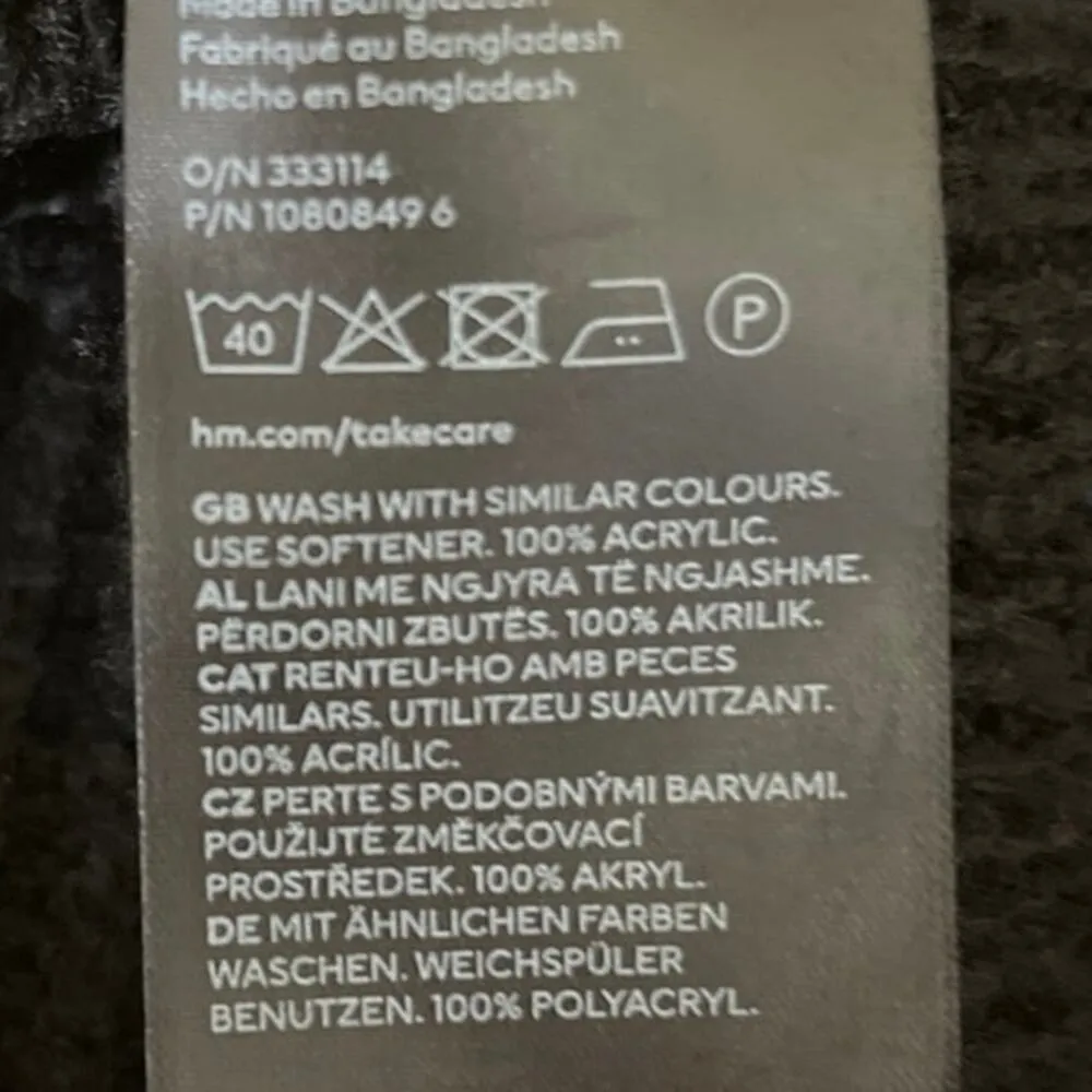 H&M Black Sleeveless Chunky Cable Knitted V-Neck Crop Top Sweater Vest Size M - Image 4