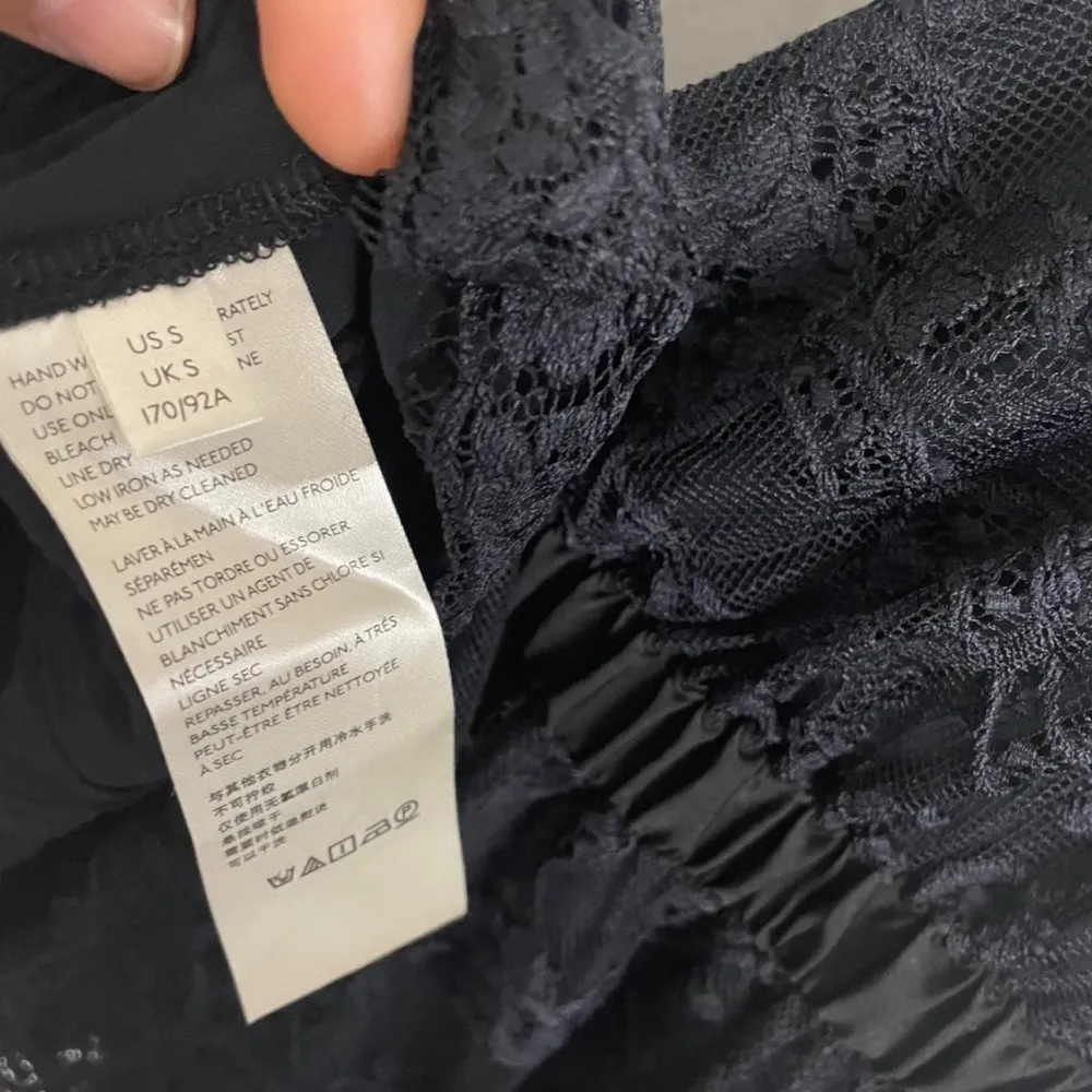 lace v-neck loose fit black blouse women’s Size Small - Image 7