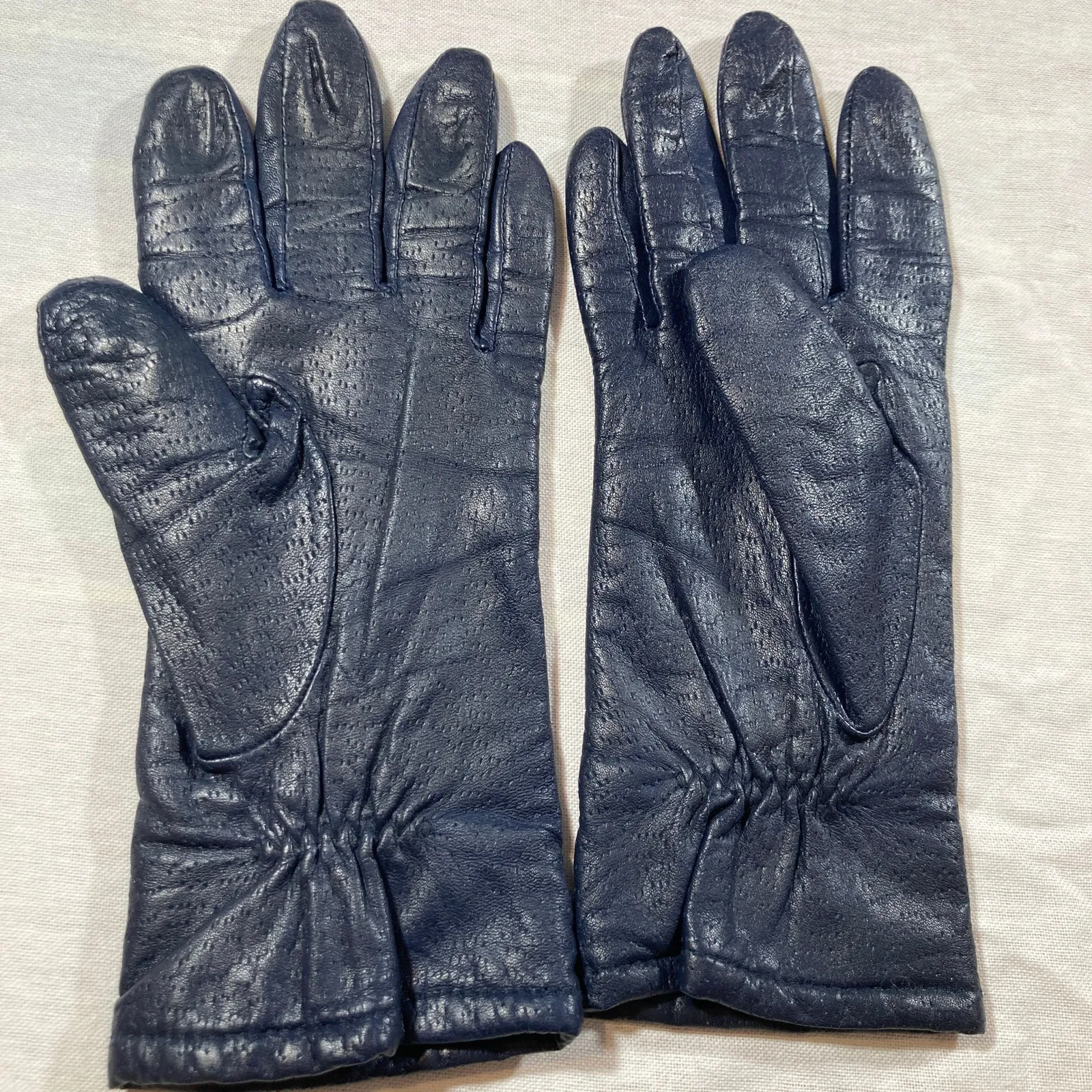 Fownes Women 6.5 Navy Blue Leather Lined Driving Gloves Minimalist Classic Gift - Image 3