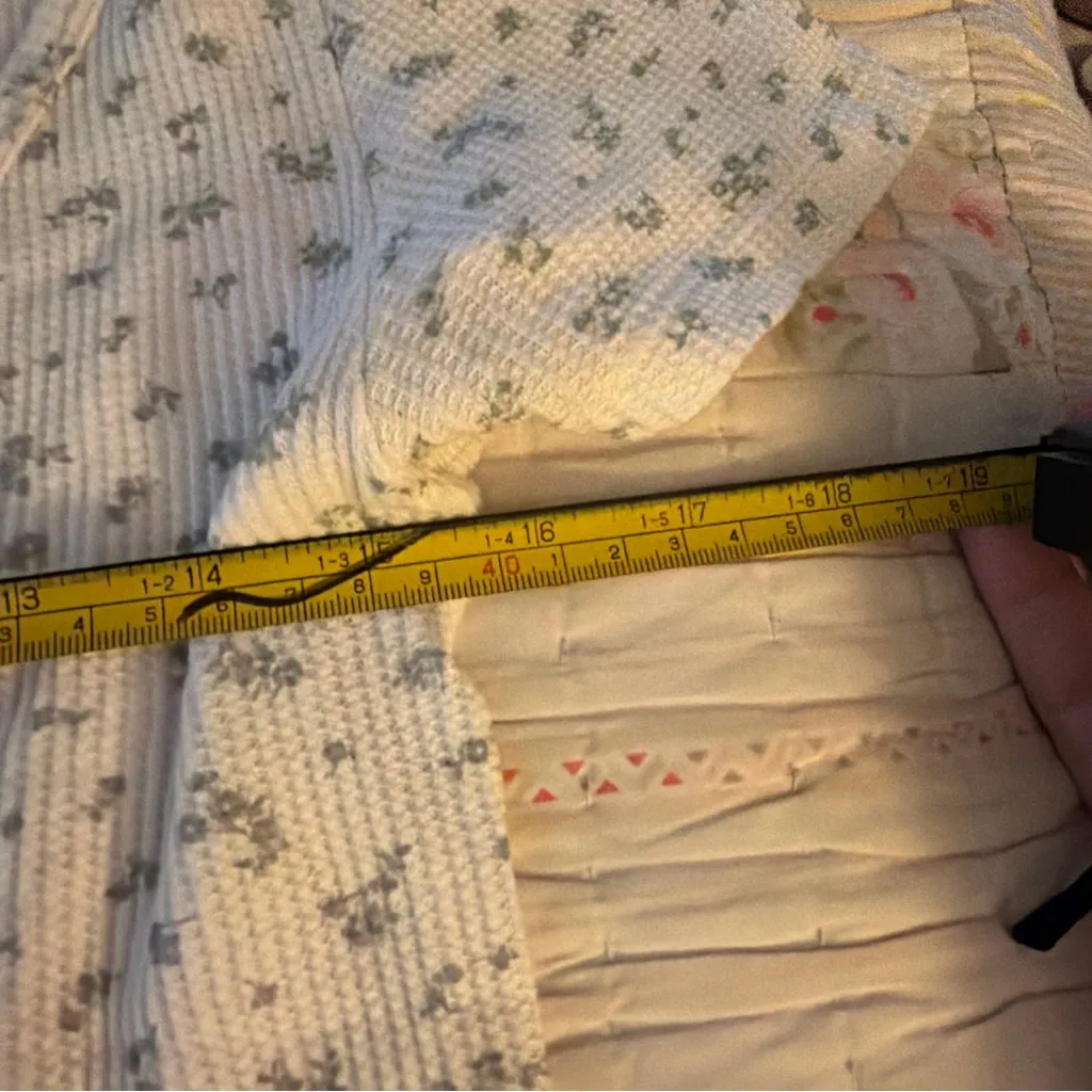 Brandy Melville White and Green Floral Short Sleeve Top - Image 4