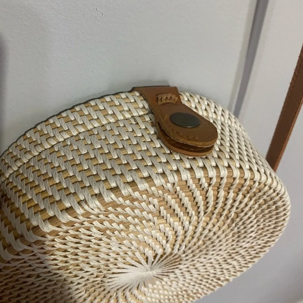 Rattan Circle Purse with Floral Lining Brown - Image 3