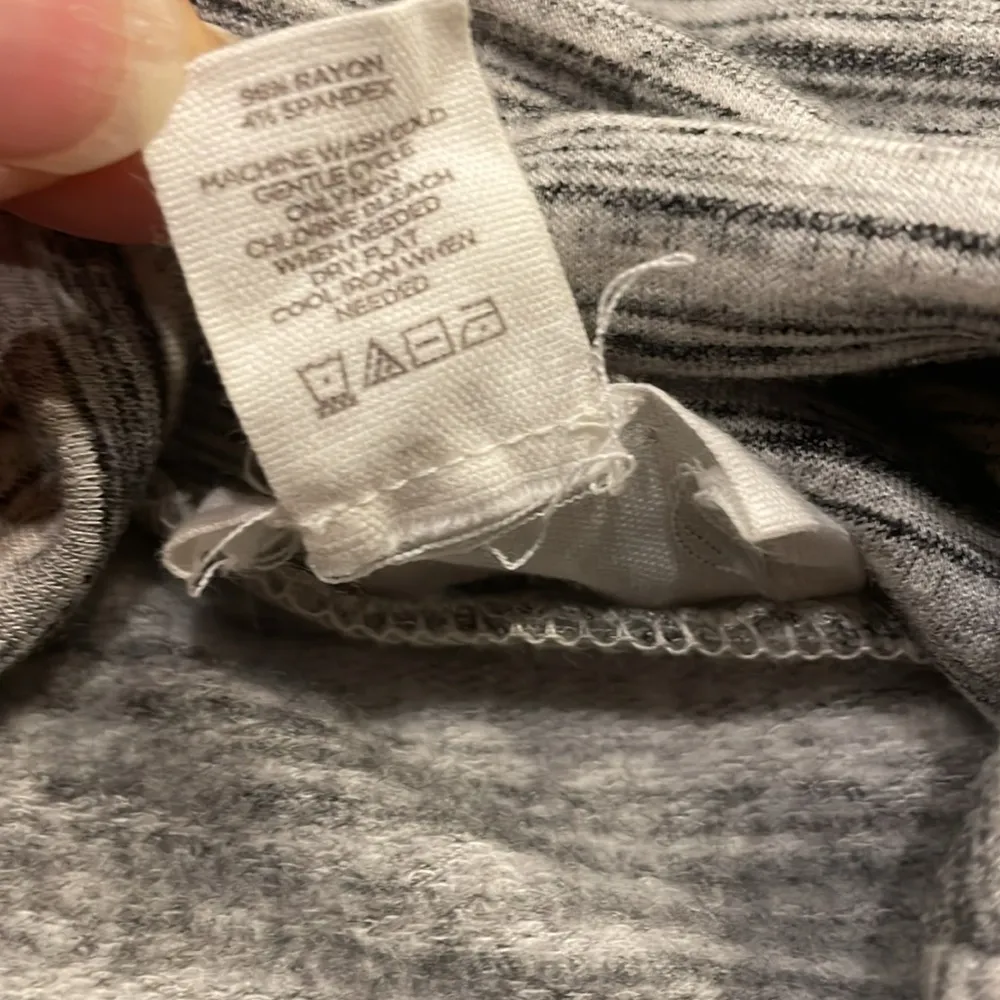 LOFT Outlet Black and Grey Cowl Neck Top - Size XS - Image 6