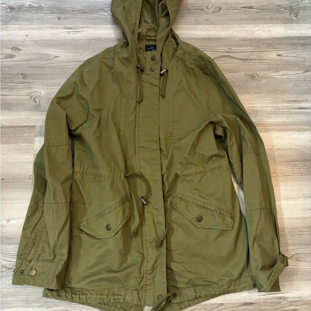 Love Tree Size Medium Olive colored lightweight jacket - Image 6