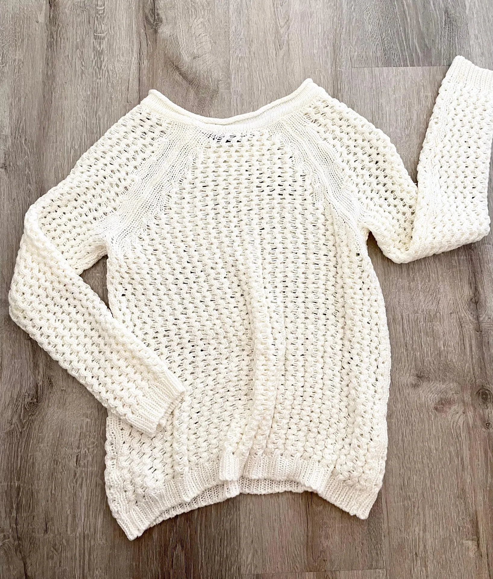 H&M white loose knot pullover sweater size S - Image 2