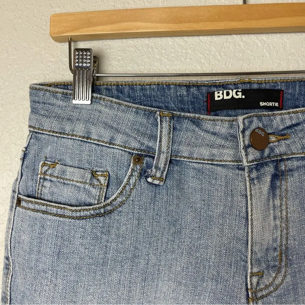 BDG Light Denim Cuffed Shortie Shorts Size 29 - Image 2