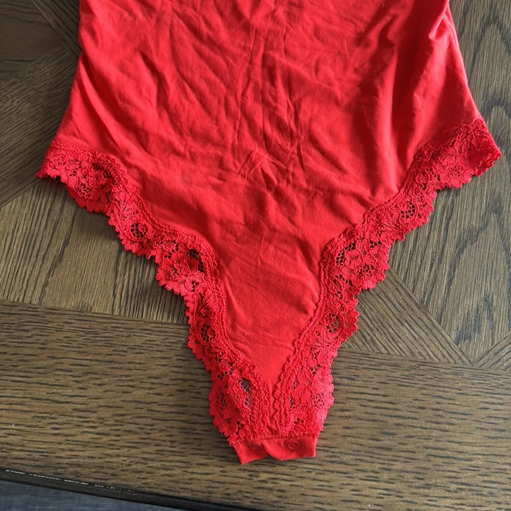 SKIMS FETS EVERYBODY LACE CAMI BODYSUIT, X-Small, LIMITED EDITION CAYENNE,$64 - Image 10