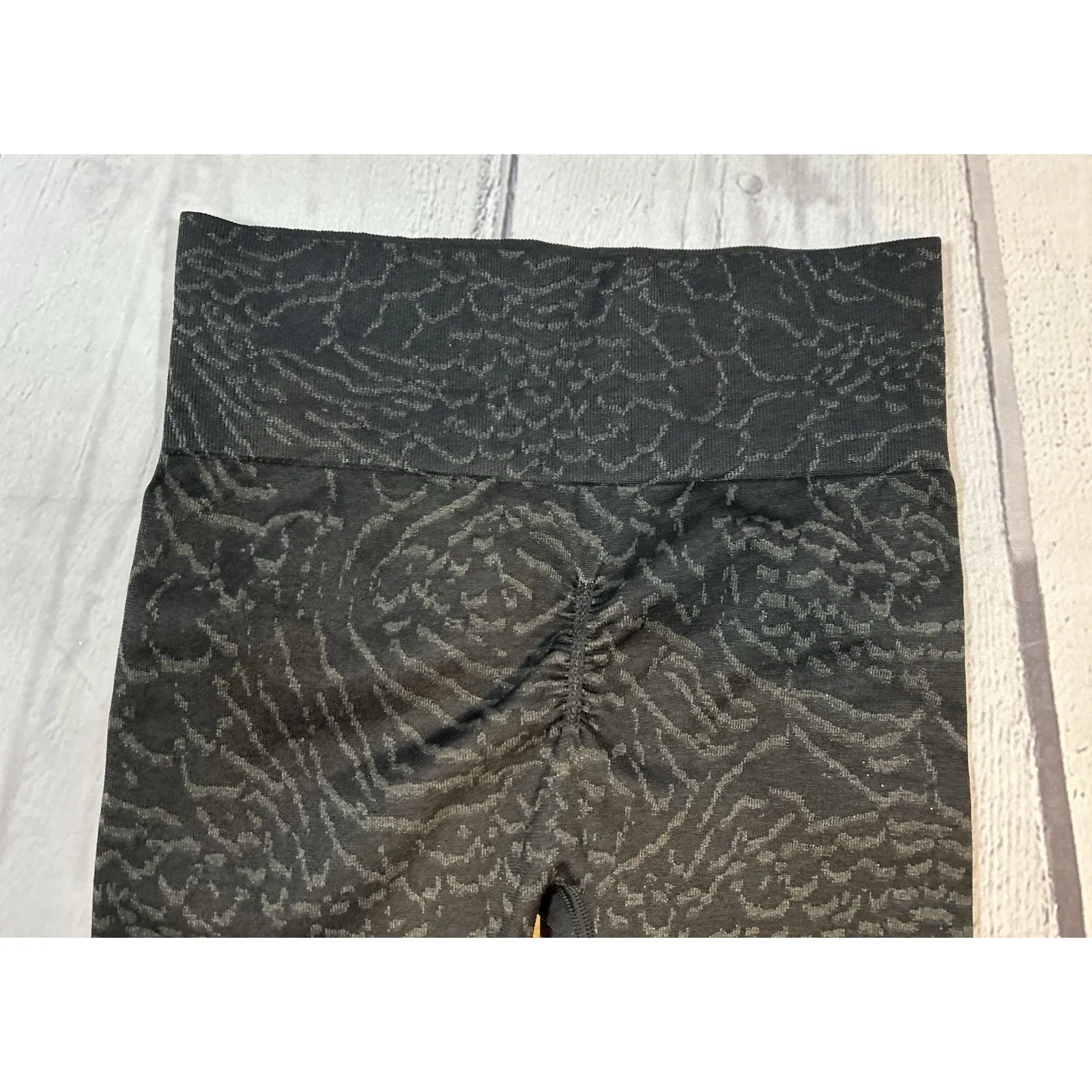 Gymshark Adapt Animal Seamless Cycling Shorts Womens Small Black High Waist - Image 4