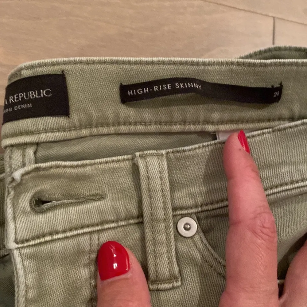 NWOT Banana Republic sage green skinny high rise stretchy pants size 28 - Image 3