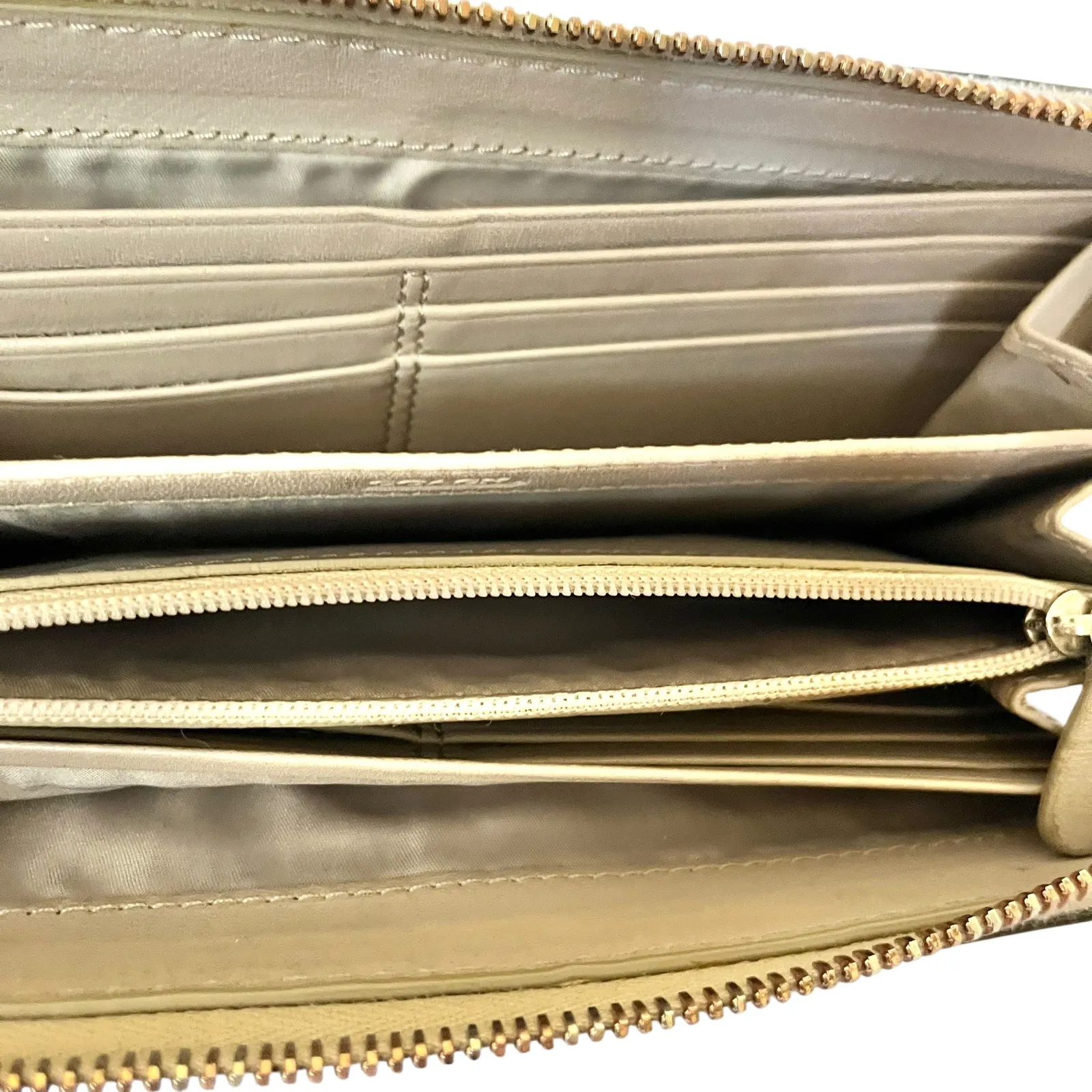 Coach Legacy Studded Accordion Parchment Leather Zip Wallet #F50467 - Image 4