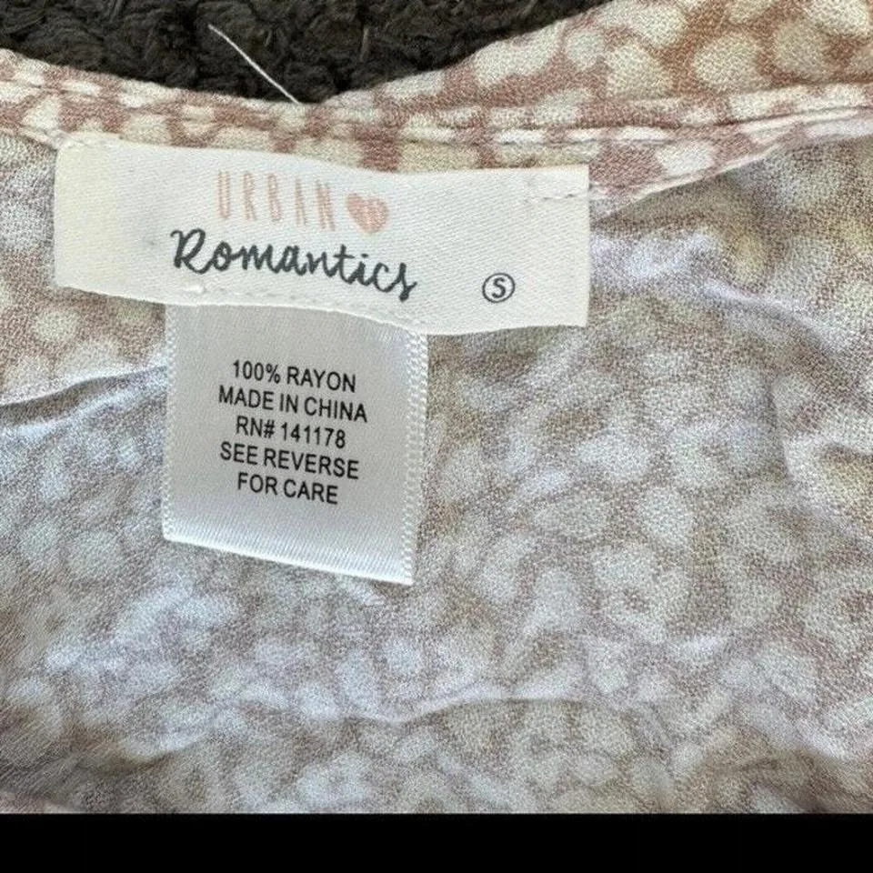 Urban Romantics Women's Juniors‎ Blouse Size Small pre owned - Image 2