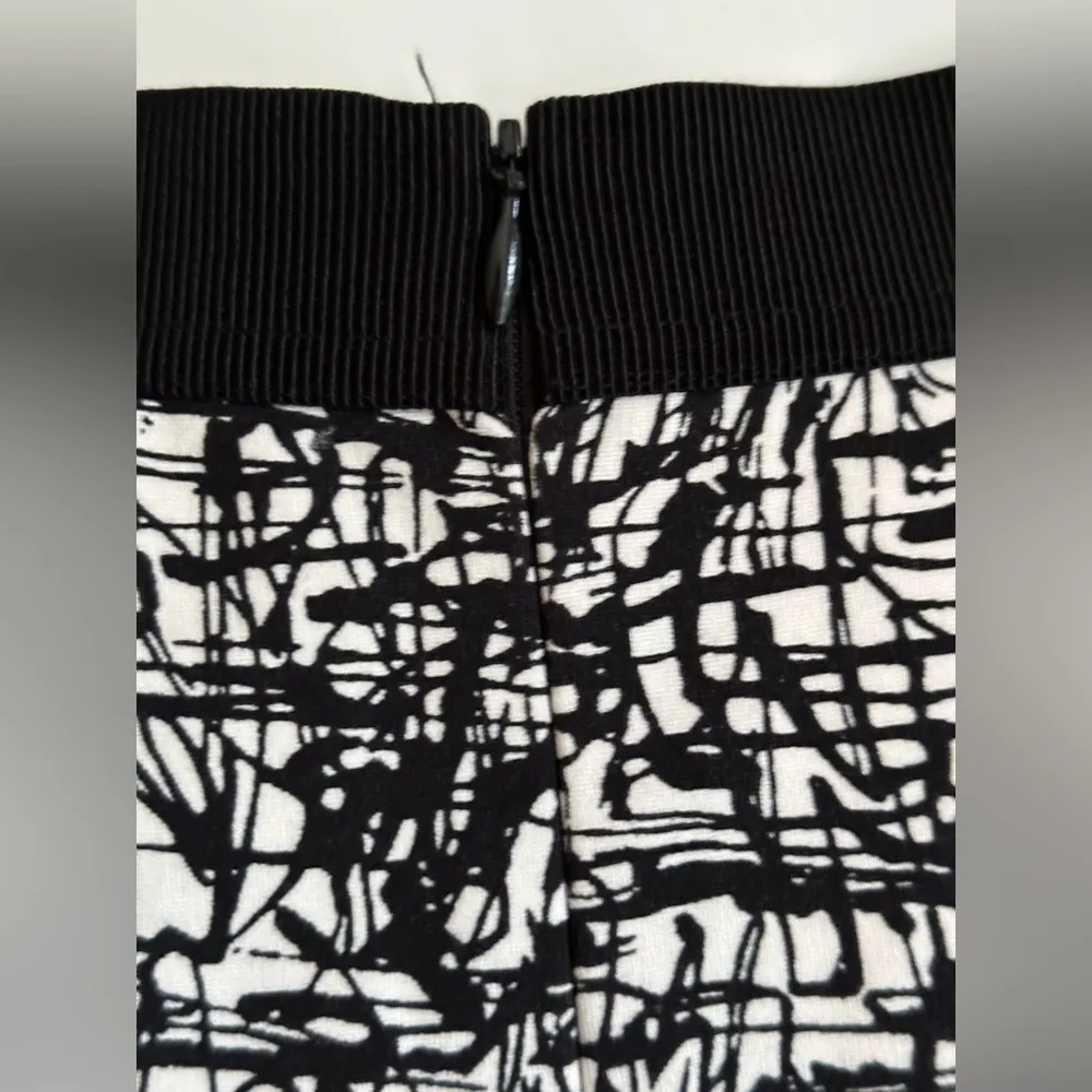 Ann Taylor Straight Pencil Skirt Black & White Abstract Design SZ  M No … - Image 4