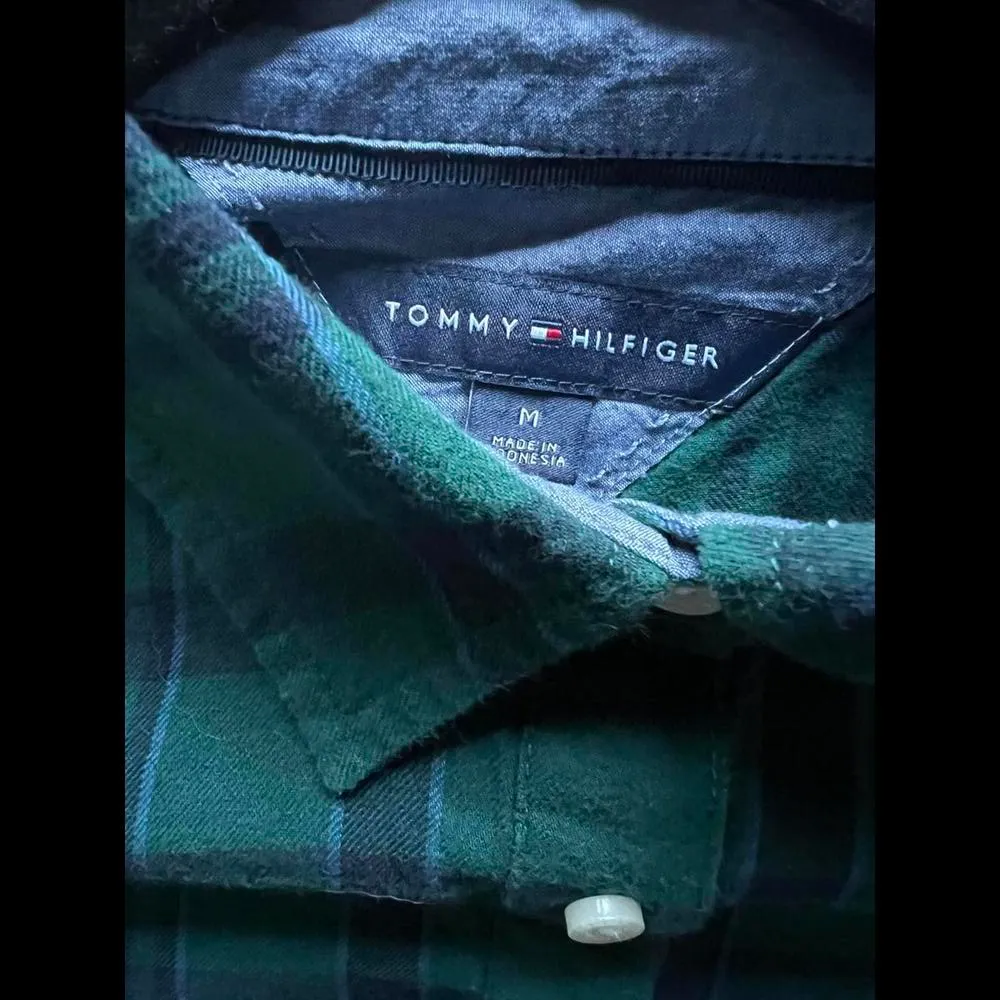 Tommy Hilfiger size Medium Green and Navy Flannel Shirt - Image 3