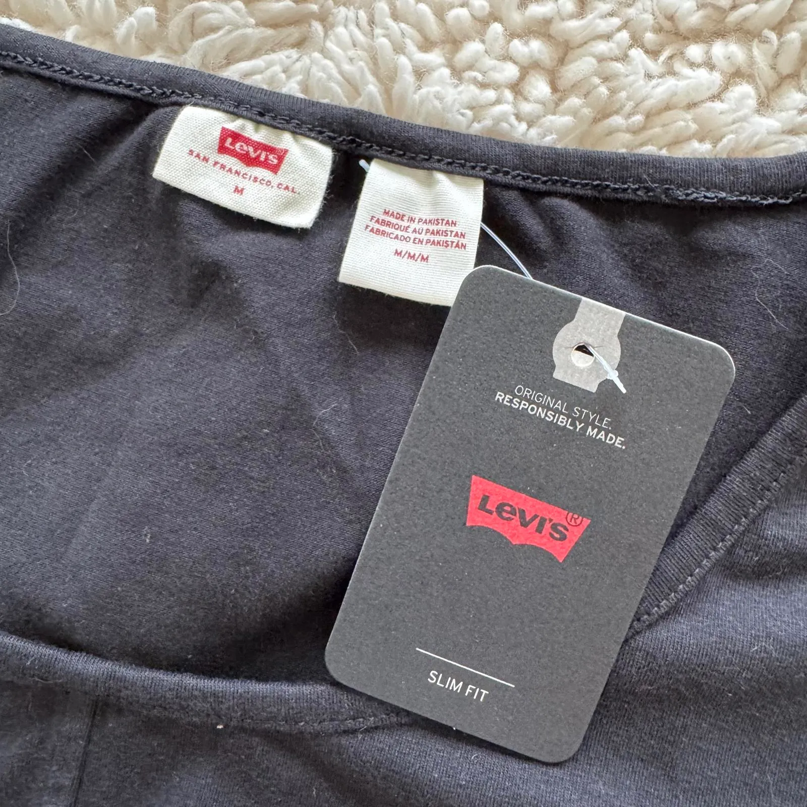 Levi's Slim Fit Black Top - Size M - NWT - Image 3