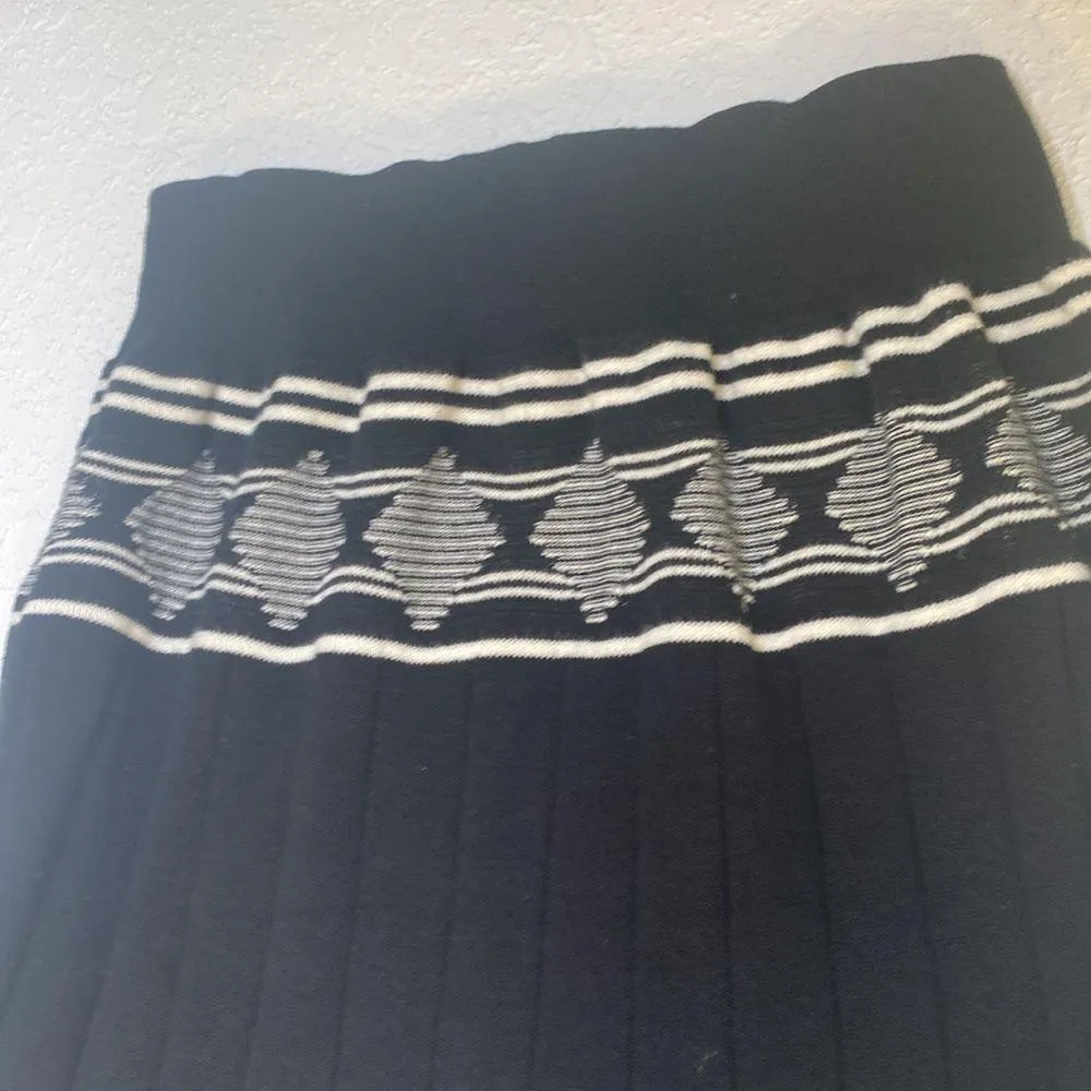 Liz Claiborne Petite Collection Short Sleeve Knit Sweater Black White EUC SP - Image 3