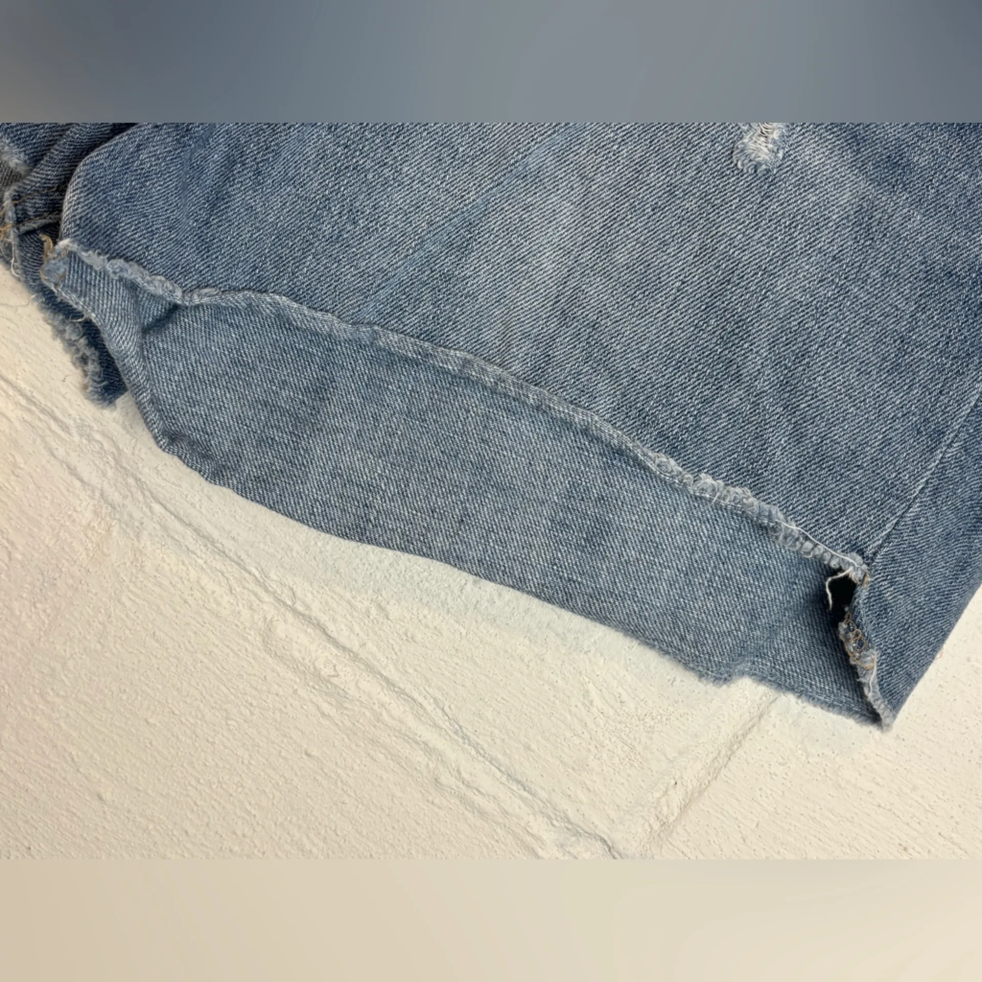 Vervet Woman's Denim Lightly Distressed Summer Casual Chic Jean Shorts Size 29 - Image 4