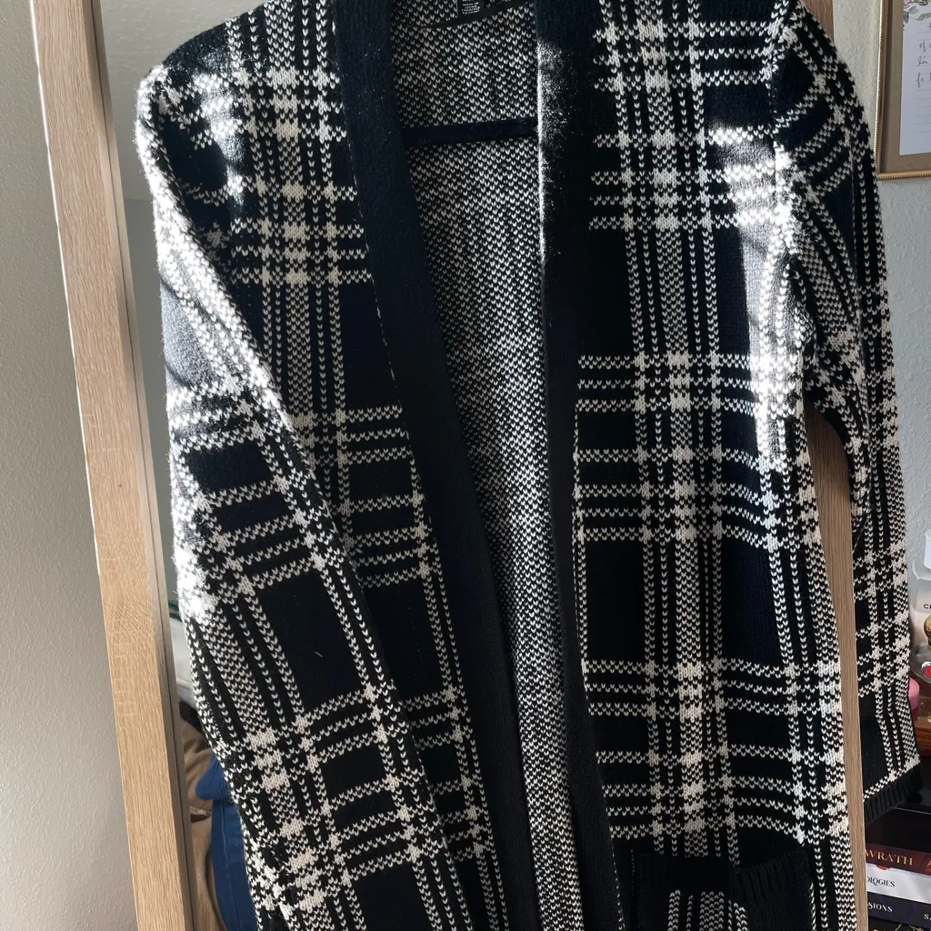 Cable & Gauge Black and White Plaid Cardigan - Image 2