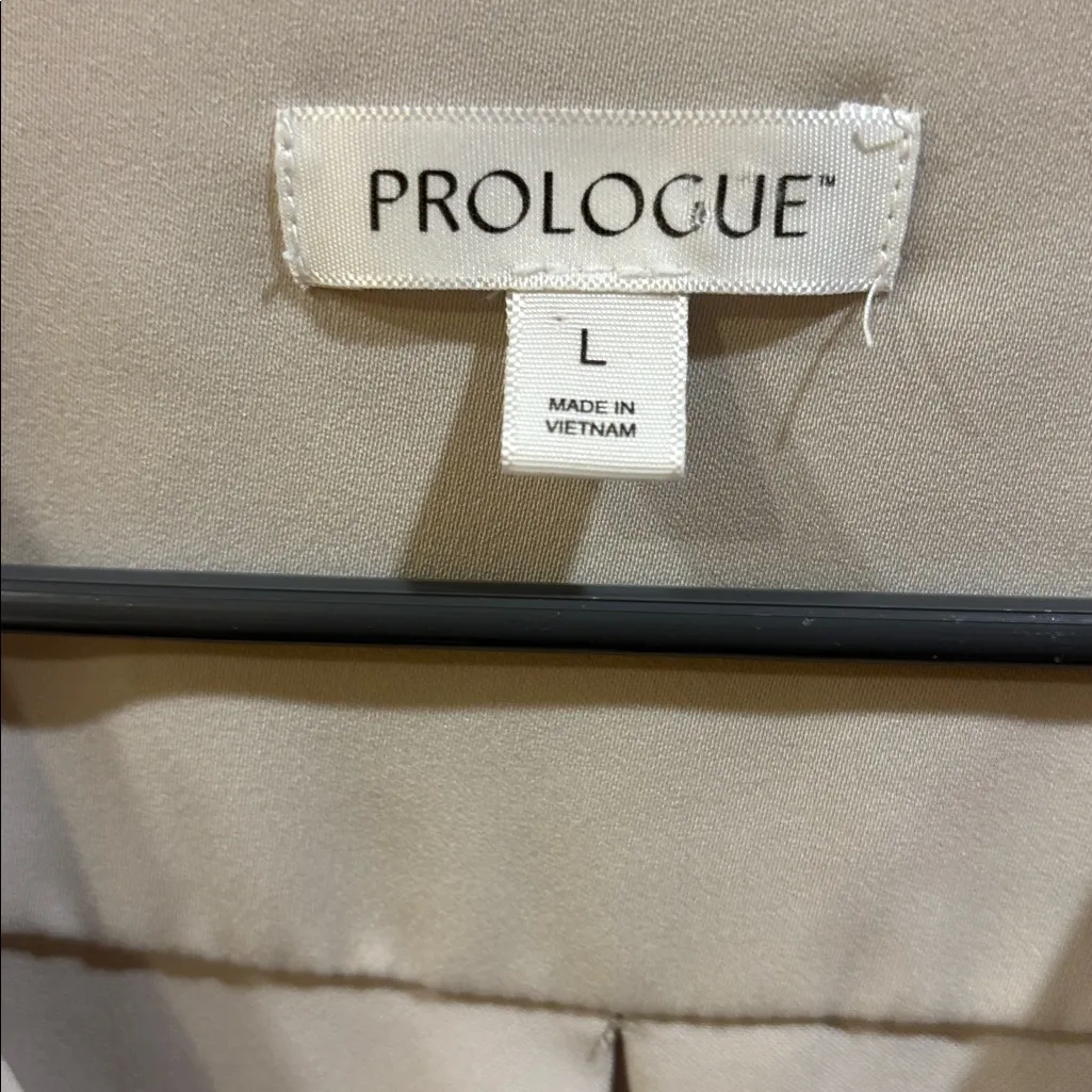 Prologue Light Taupe Wrap Top V Neck Long Sleeve HiLo Hem 3/4” Sleeve 100% Poly - Image 3