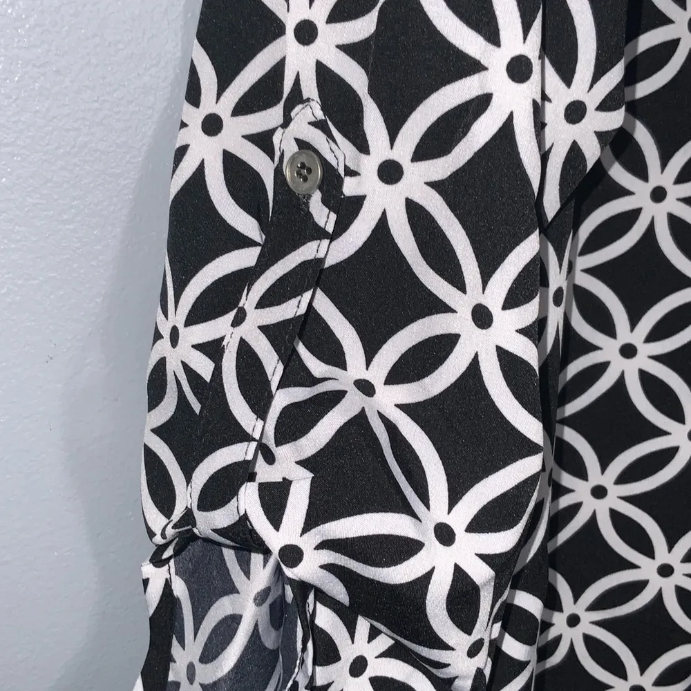 Notations Black & White Geo Print Button Front Split Neck Top M - Image 7