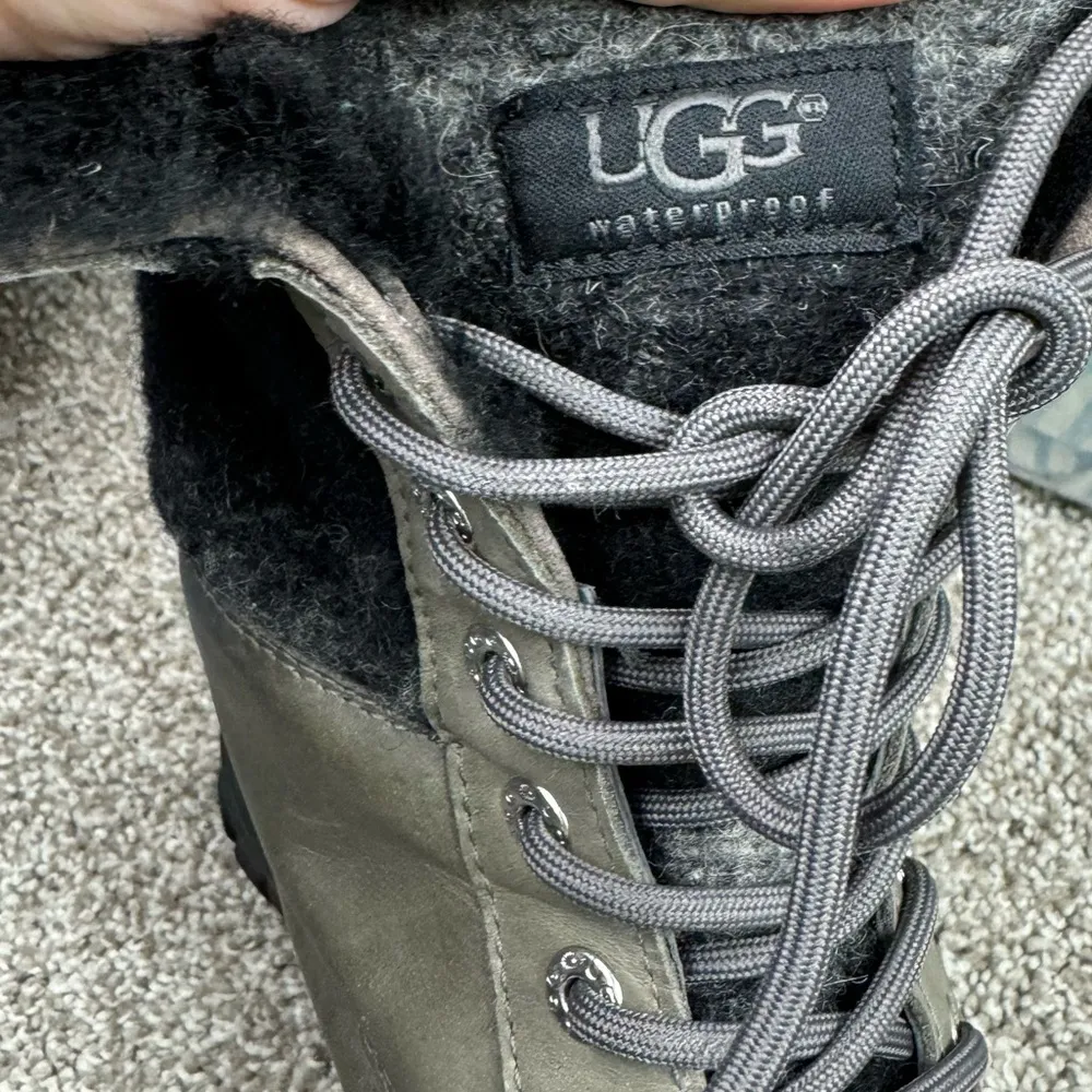 UGG Adirondack ll Waterproof Leather Lace Up Boot Sz 6 Vibram Sole - Image 11