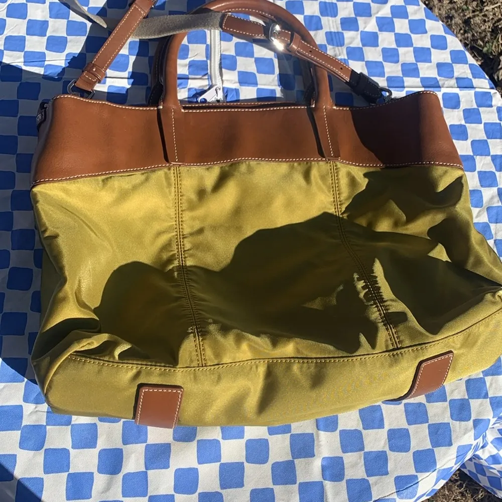 Tumi Nylon and Leather Tote Green - Image 5