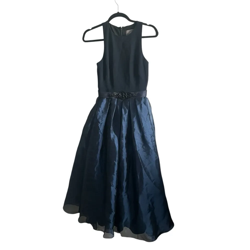 Theia MIdi Ball Gown, Navy with Waist Embellishments, in Excellent Condition Blue Size 2 - Image 2