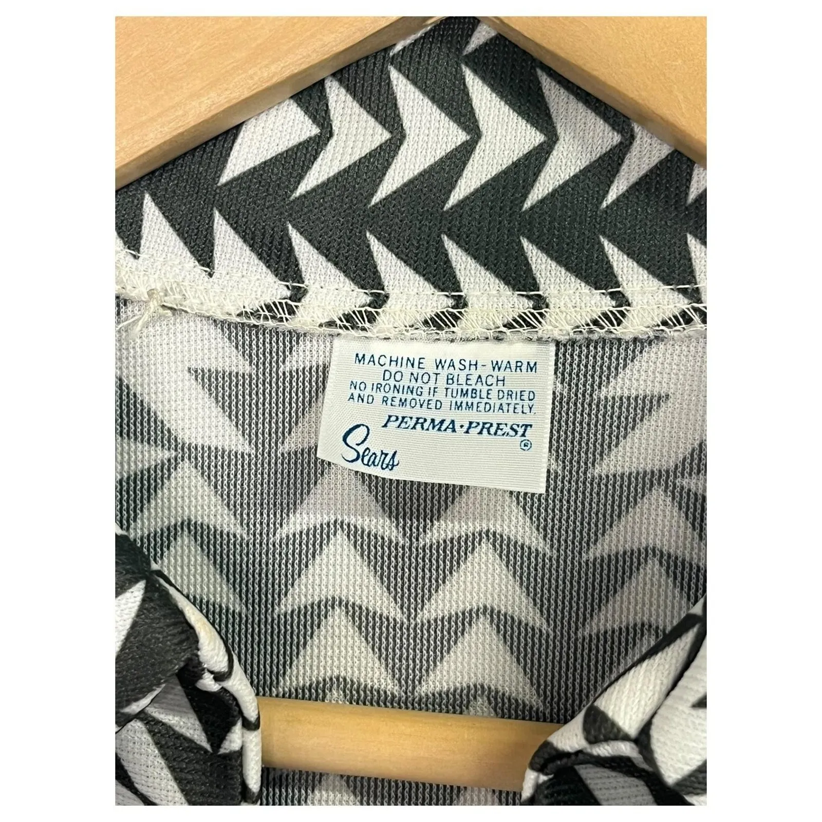 VTG Sears Top Womens Small Gray White Geometric Pattern Perma Prest 70s Retro - Image 3