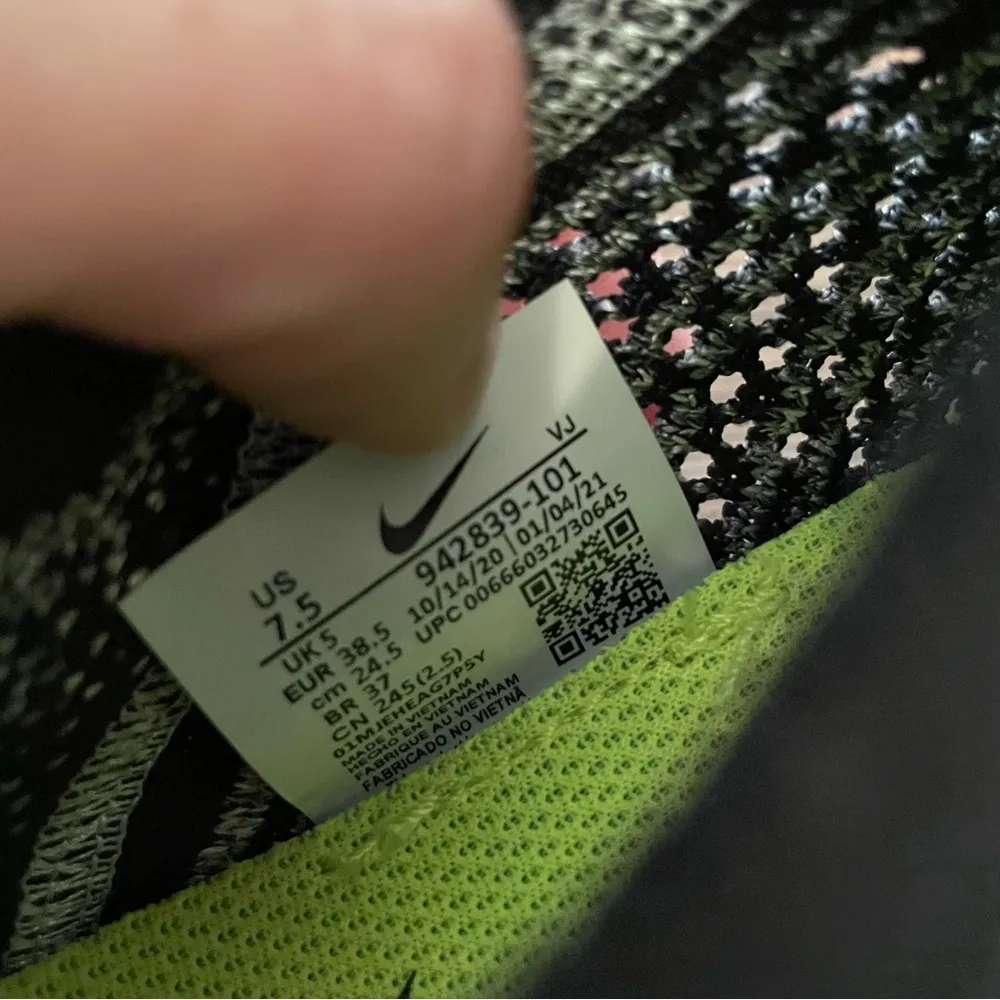 Nike Free Run Womens Flyknit Shoes Sz 7.5 Black White - Image 8