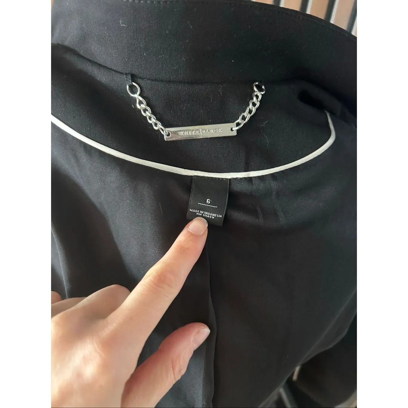 White House black market black blazer form fitting size 6 - Image 5