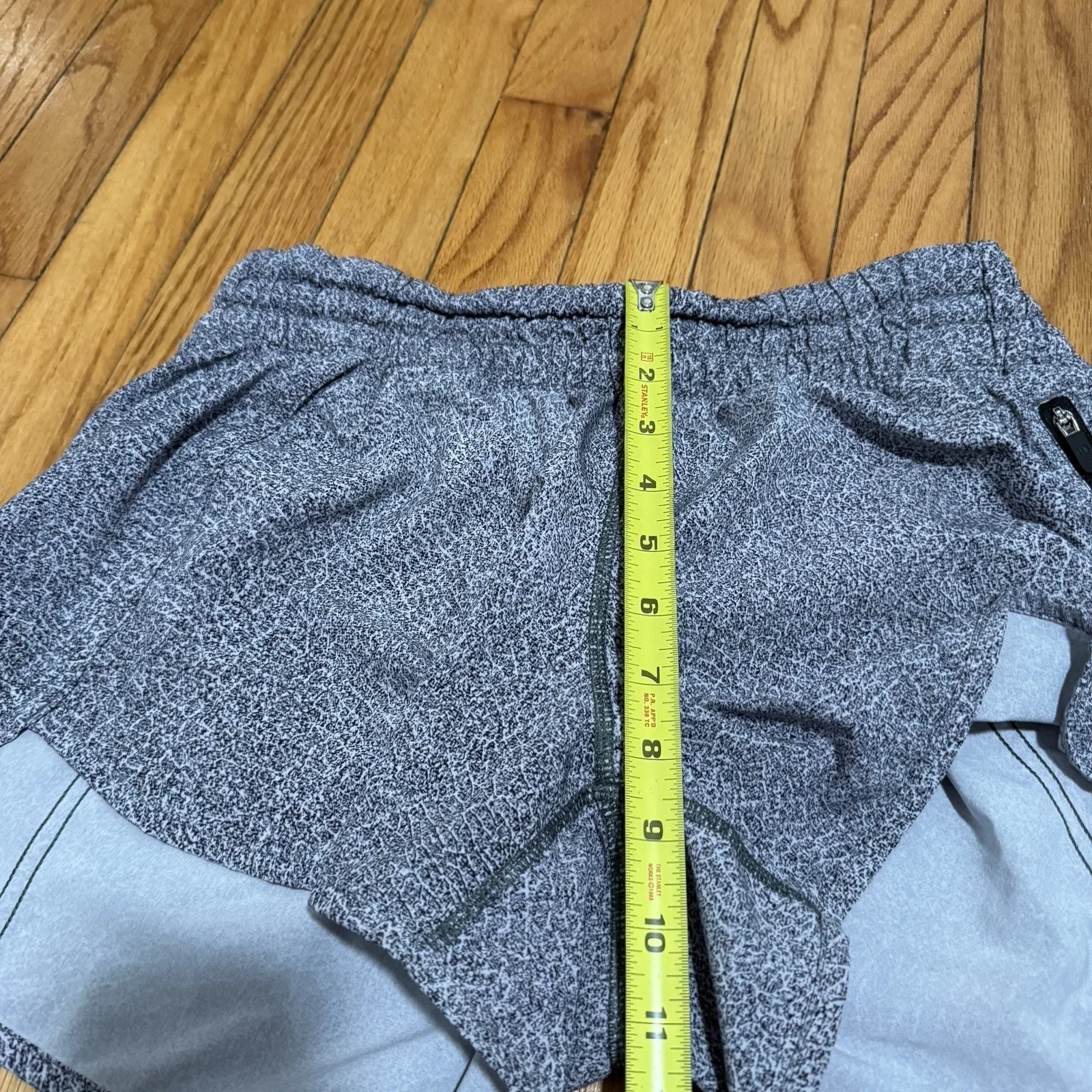 Lululemon Tracker Short V *4" Fractal Alpine White Black / Black Size 10 - Image 9