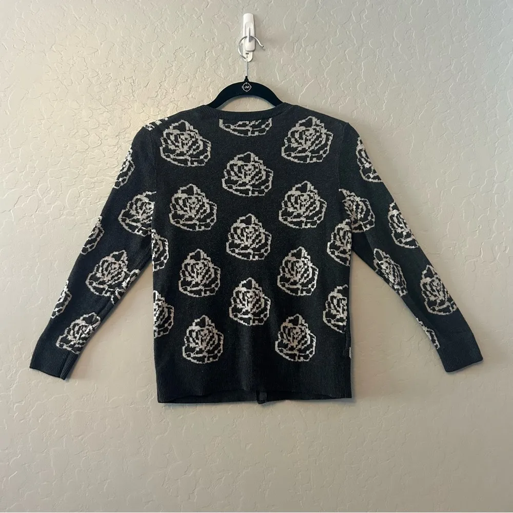 Ann Taylor LOFT dark gray and white rose print crewneck cardigan sweater small - Image 11