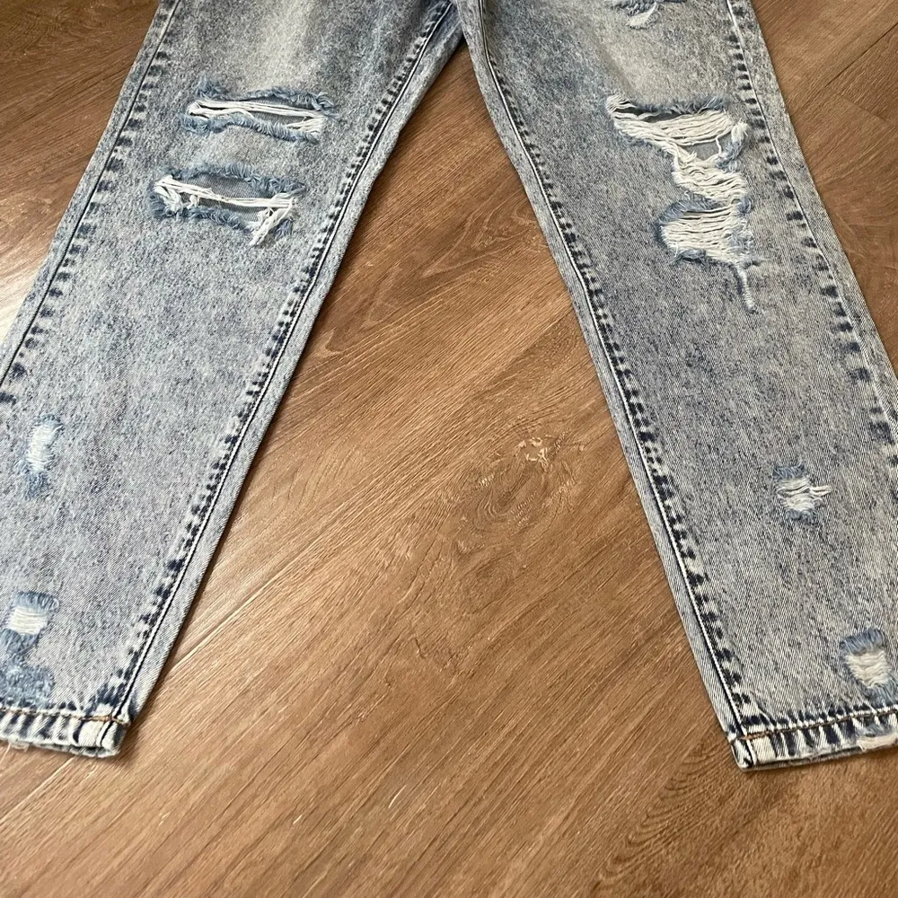 nature denim high rise light wash distressed mom jean women’s size 11 inseam 29 Blue - Image 11