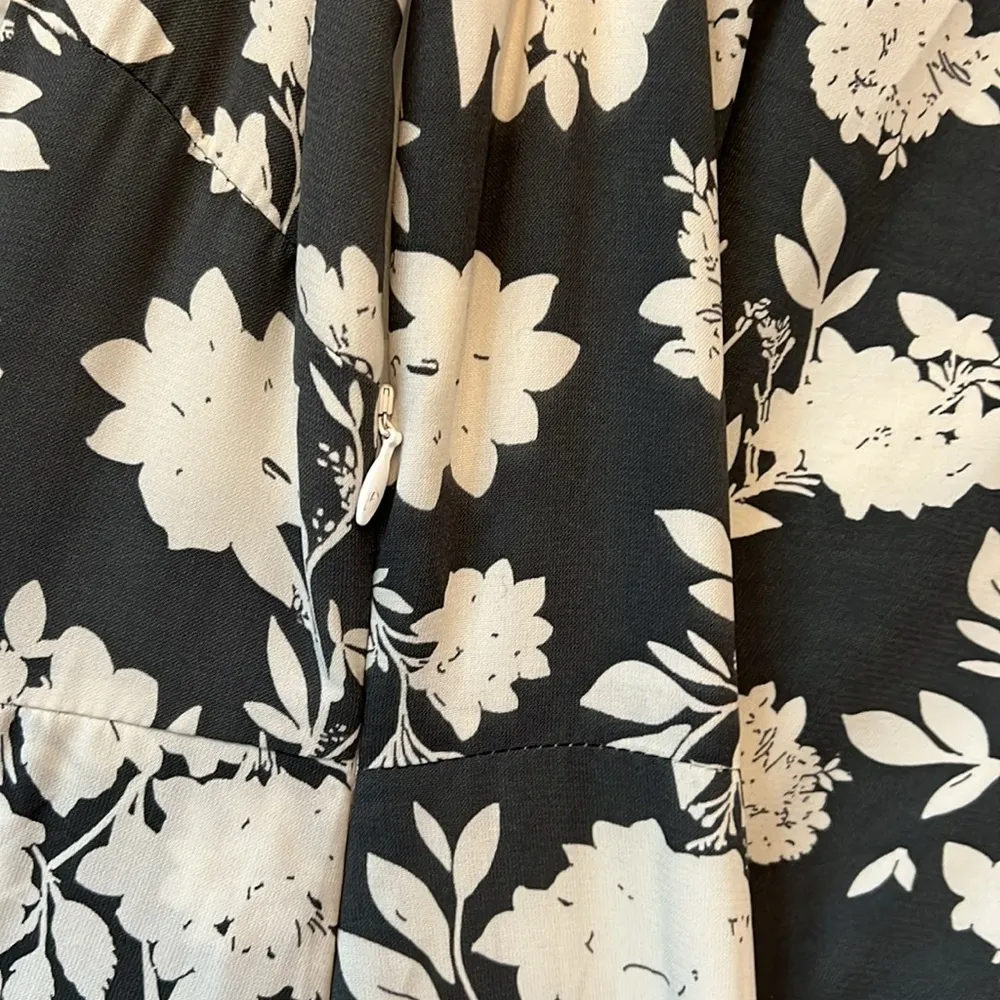 Anthropology Eva Franco Grey and White Floral Dress - Image 8