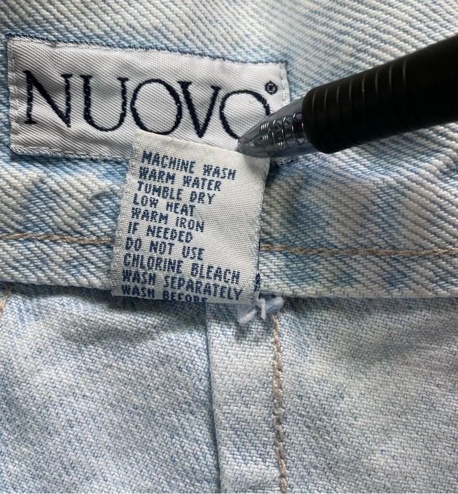 Vintage 80s/90s Nuovo High Waist Acid Wash Denim Shorts Size undefined - Image 6