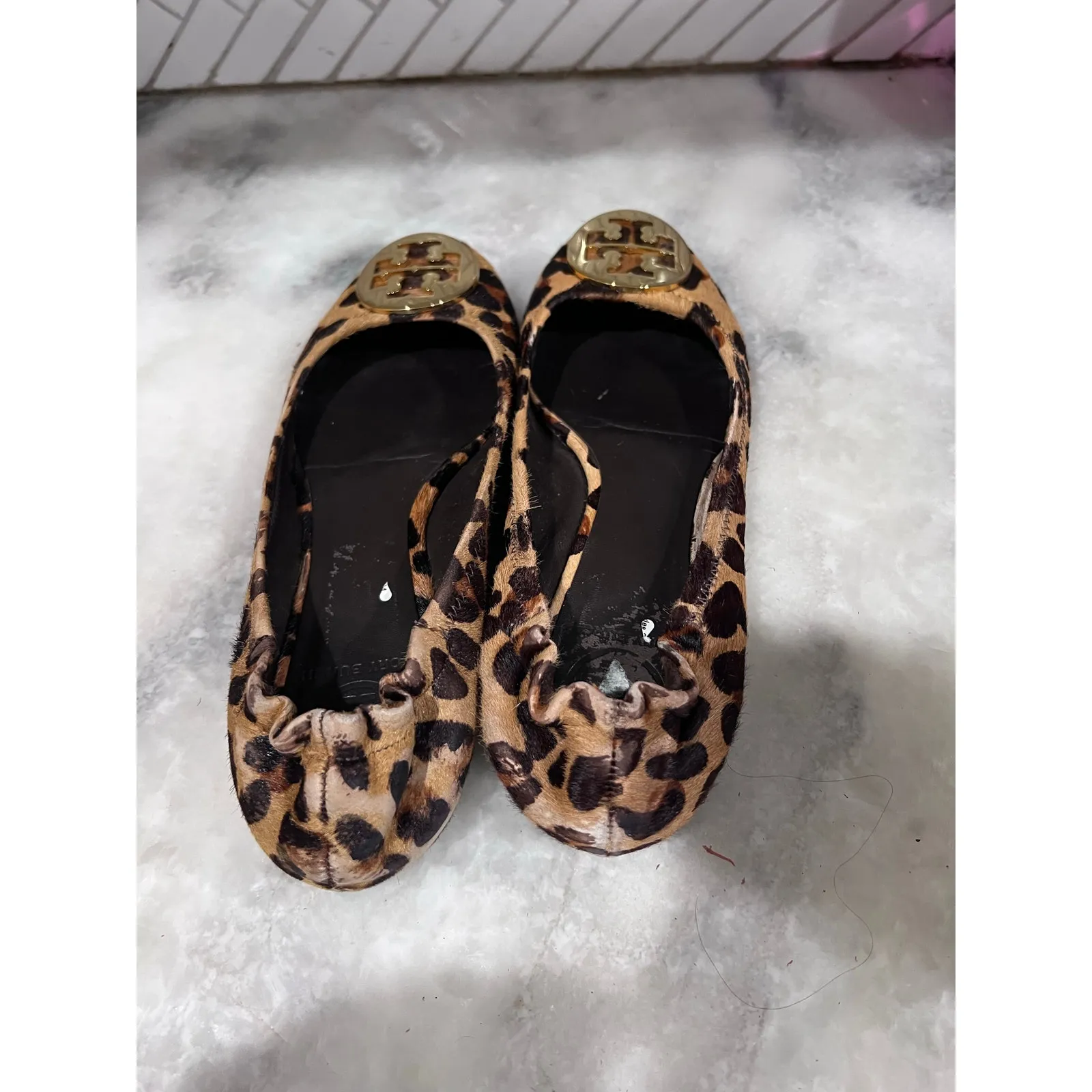 Tory Burch Eddie Leopard Calf Hair Ballet Flats Gold Logo Size 8 Made in Brazil - Image 6