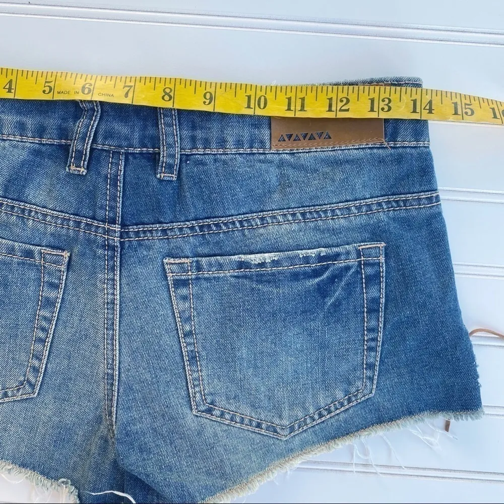 Dollhouse Hi Rise jean shorts, side ties Size 3 - Image 9