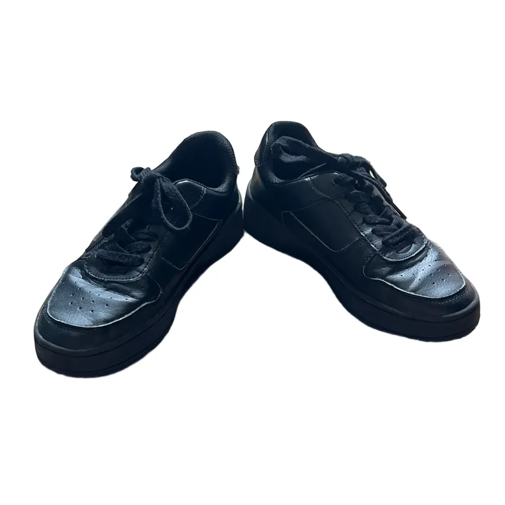 No Boundaries Women’s Black Size 7 Lace Up Sneakers - Image 6