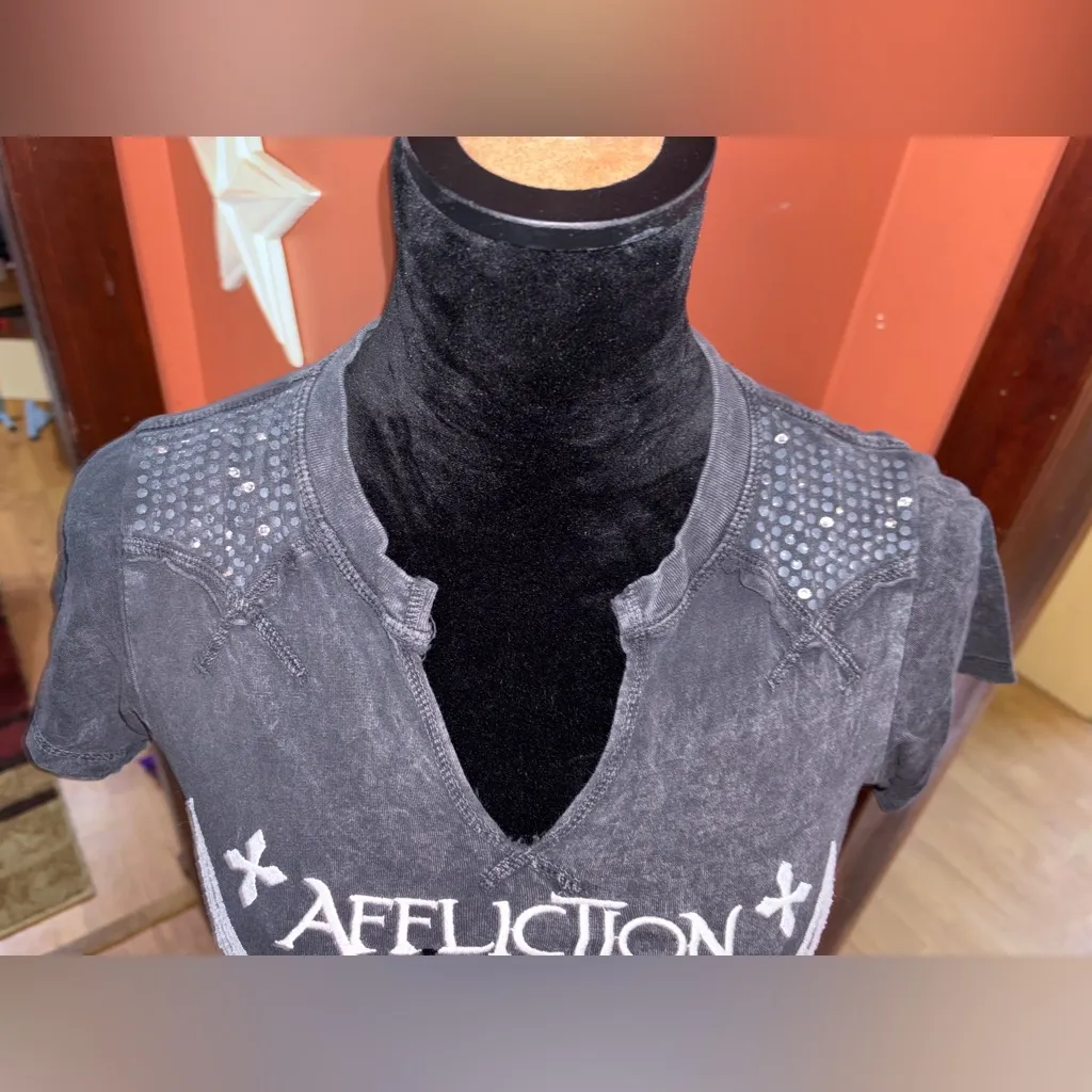 2000’s Affliction Black Graphic Tee with White Cross Design - Image 5
