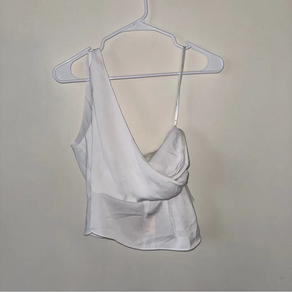 NWT SUPERDOWN Karlie One Shoulder Top White Small - Image 3