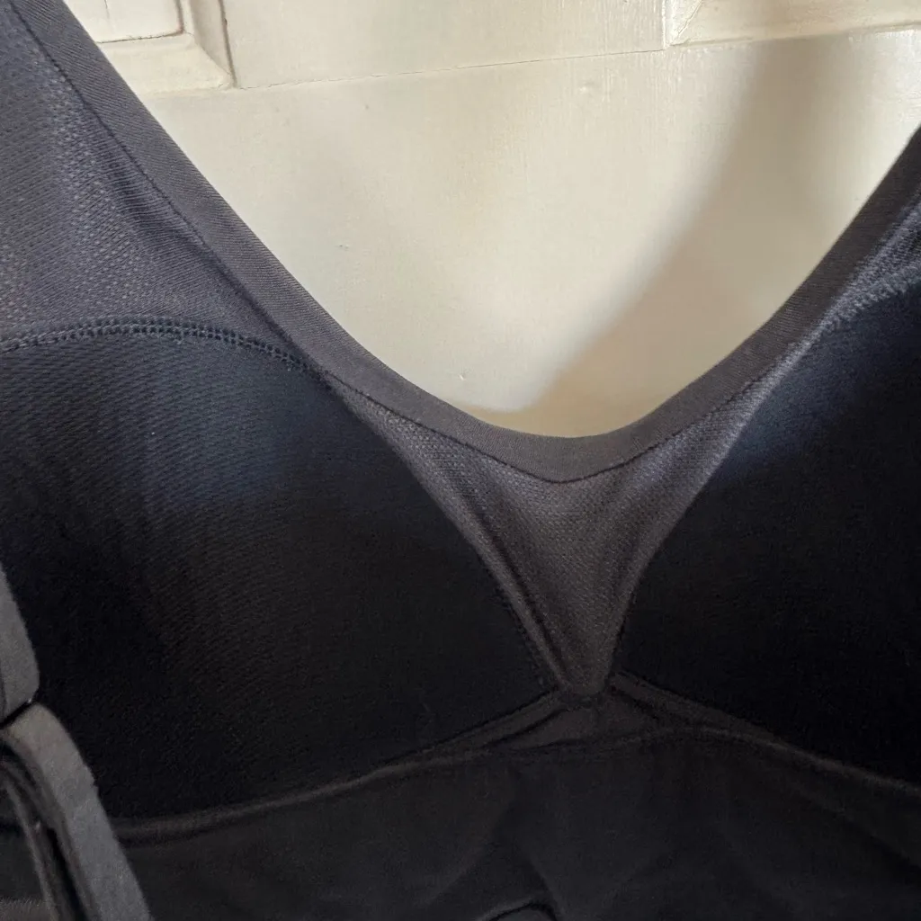 Victoria’s Secret On Pointe dark gray sports bra size large - Image 4