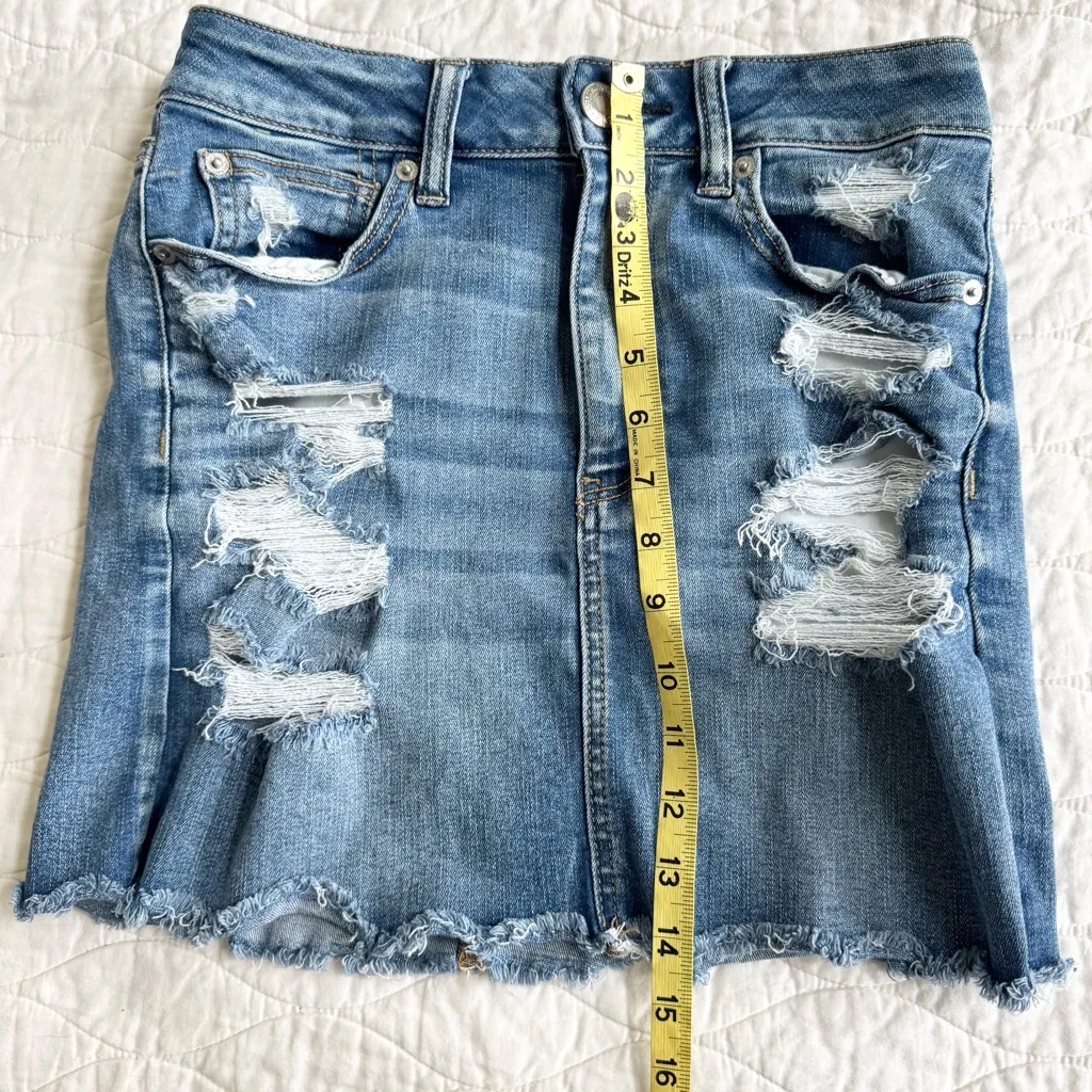 American Eagle Boho Distressed Denim Mini Skirt Size 6 Raw Hem Festival Stretch - Image 12